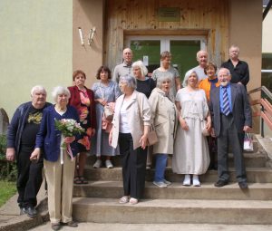 “Mēs šo skolu beidzām pirms 50 gadiem”